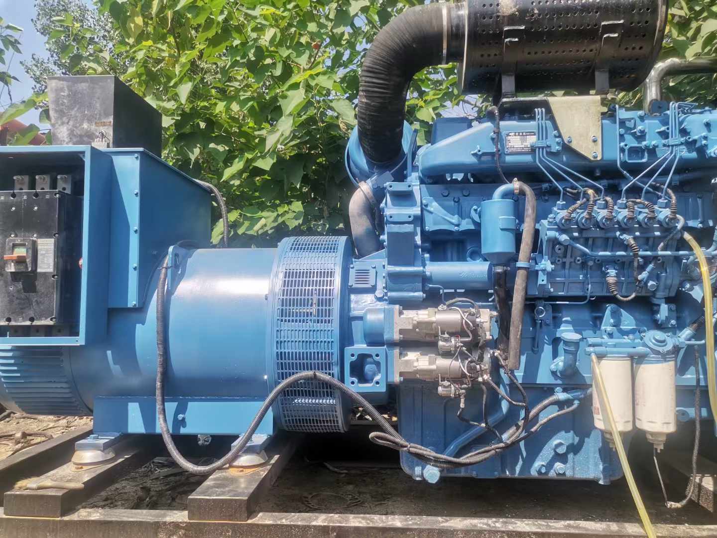荔波详细说明降低 800kW 柴油发电机输出电流波动的方法